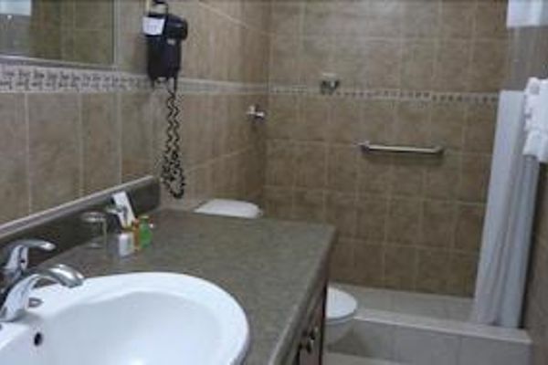 Cara Suites Hotel and Conference Centre (Claxton Bay)